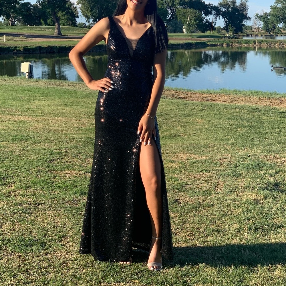 Selling my prom dress! Only worn once !
